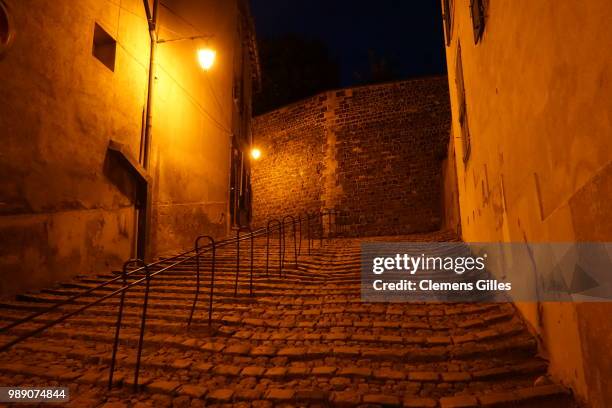 altstadt von le puy en velay - altstadt 個照片及圖片檔