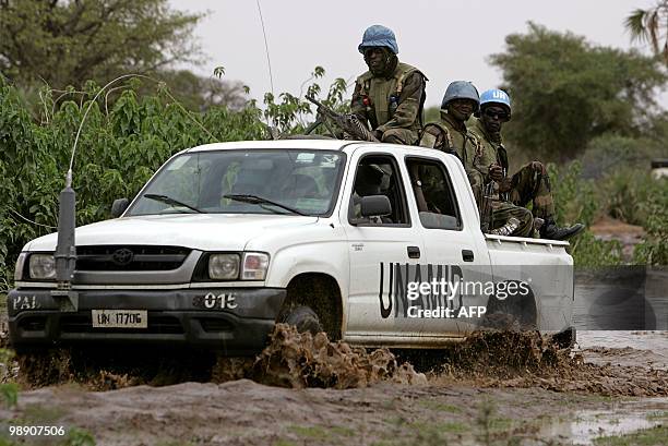 Picture taken on June 18, 2009 shows a convoy of the joint United Nations-African Union force crossing through a mud track in the southern village of...