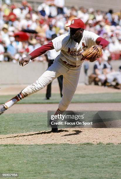 S: Pitcher Bob Gibson of the St. Louis Cardinals follows through on a pitch circa late 1960's during a Major League Baseball game at Busch Stadium in...