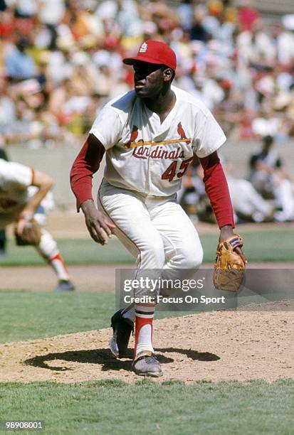 S: Pitcher Bob Gibson of the St. Louis Cardinals follows through on a pitch circa late 1960's during a Major League Baseball game at Busch Stadium in...