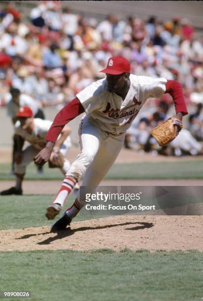 S: Pitcher Bob Gibson of the St. Louis Cardinals follows through on a pitch circa late 1960's during a Major League Baseball game at Busch Stadium in...