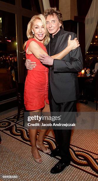 Linda Thompson and singer-songwriter Barry Manilow pose at Mon Ami Gabi French Bistro at the Paris Las Vegas on March 27, 2010 in Las Vegas, Nevada.