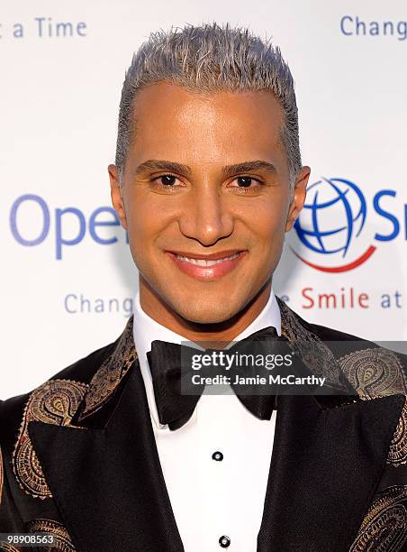 Jay Manuel walks the red carpet during the Operation Smile Annual Gala at Cipriani, Wall Street on May 6, 2010 in New York City.