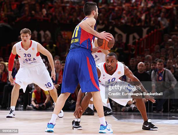 Holden, #10 of CSKA Moscow competes with Juan Carlos Navarro, #11 of Regal FC Barcelona during the Euroleague Basketball Semi Final 1 between Regal...