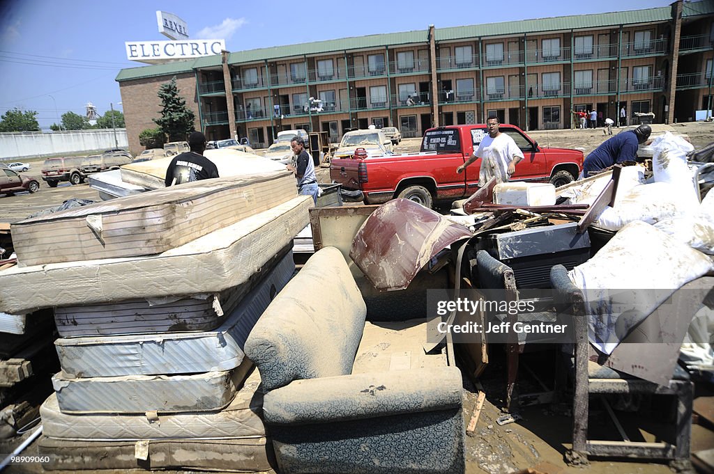 Nashville Begins Recovery After Devastating Floods
