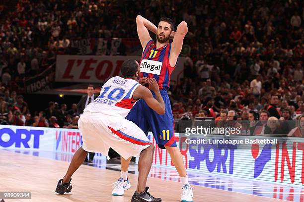 Juan Carlos Navarro, #11 of Regal FC Barcelona competes with J.R. Holden, #10 of CSKA Moscow during the Euroleague Basketball Semifinal 1 between...