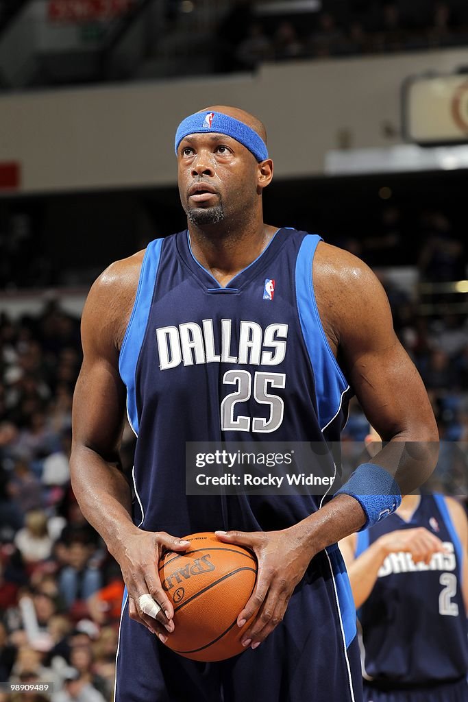 Dallas Mavericks v Sacramento Kings