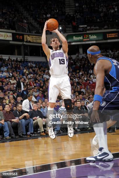 Beno Udrih of the Sacramento Kings shoots a jump shot against Erick Dampier of the Dallas Mavericks during the game at Arco Arena on April 10, 2010...