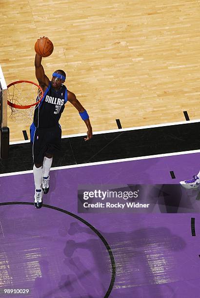 Jason Terry of the Dallas Mavericks dunks during the game against the Sacramento Kings at Arco Arena on April 10, 2010 in Sacramento, California. The...