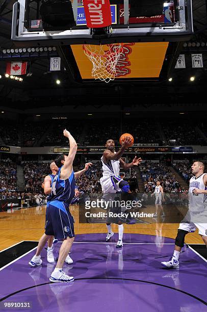 Tyreke Evans of the Sacramento Kings drives to the basket for a layup against Jason Kidd and Eduardo Najera of the Dallas Mavericks during the game...