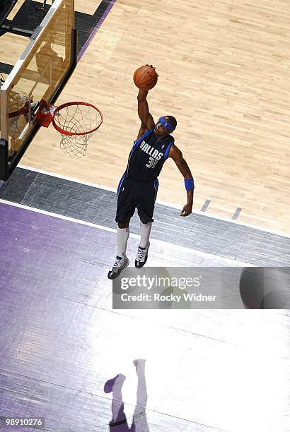 Jason Terry of the Dallas Mavericks dunks during the game against the Sacramento Kings at Arco Arena on April 10, 2010 in Sacramento, California. The...