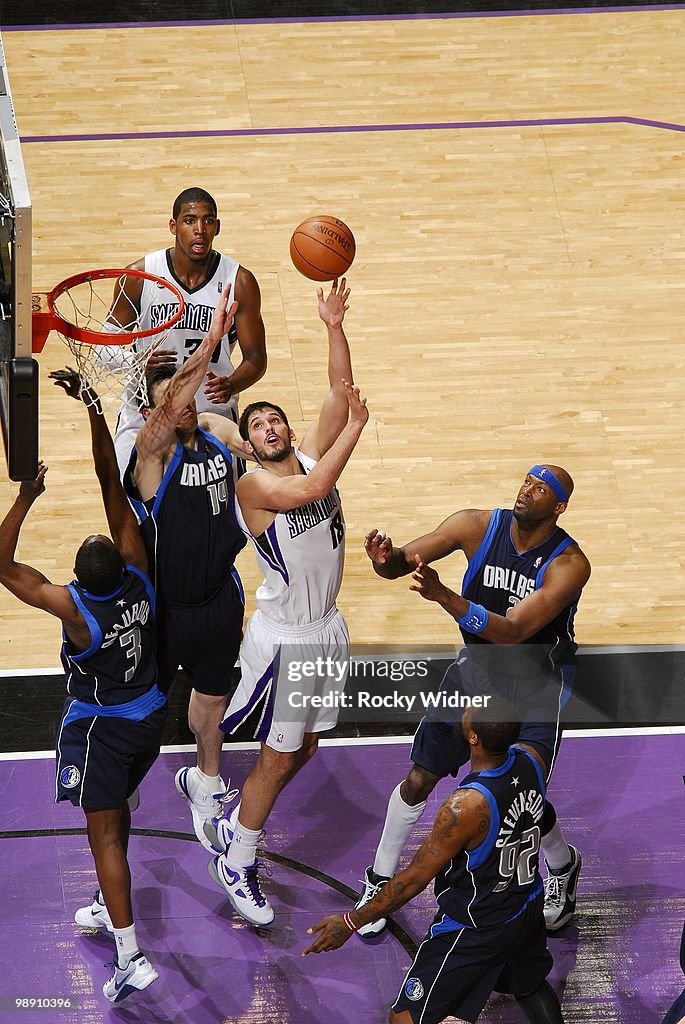Dallas Mavericks v Sacramento Kings