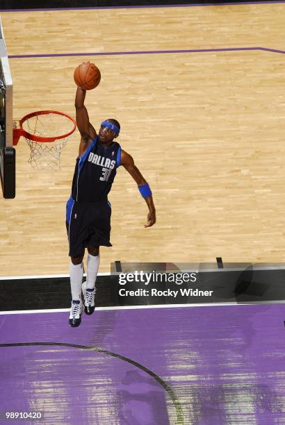 Jason Terry of the Dallas Mavericks dunks during the game against the Sacramento Kings at Arco Arena on April 10, 2010 in Sacramento, California. The...