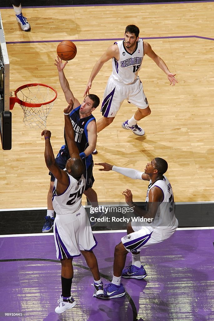 Dallas Mavericks v Sacramento Kings
