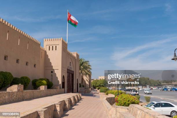 nizwa souq - middle east flag foto e immagini stock