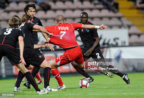 Maurizio Lanzaro of Reggina battles for the ball with Francesco Volpe of Triestina during the Serie B match between US Triestina Calcio and Reggina...