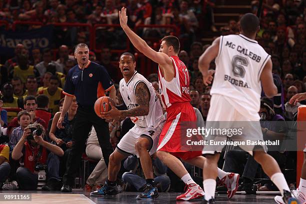 Lawrence Roberts, #4 of Partizan Belgrade competes with Linas Kleiza, #11 of Olympiacos Piraeus during the Euroleague Basketball Semifinal 2 between...
