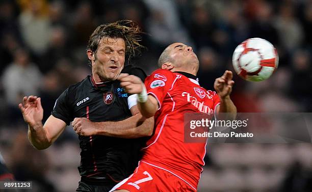 Maurizio Lanzaro of Reggina battles for the ball with Francesco Volpe of Triestina during the Serie B match between US Triestina Calcio and Reggina...