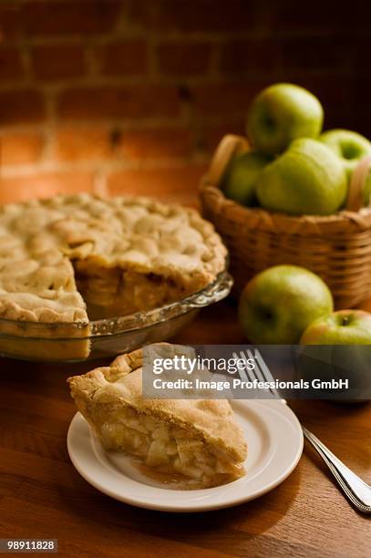 apple pie with granny smith in background, close-up - granny smith stock pictures, royalty-free photos & images