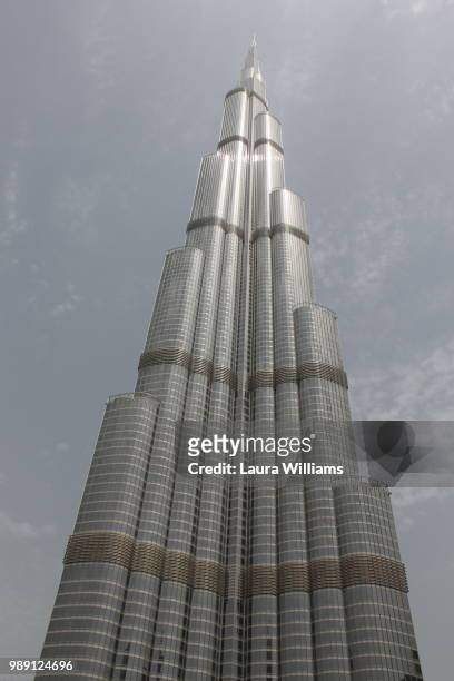 look up - burj khalifa stock-fotos und bilder