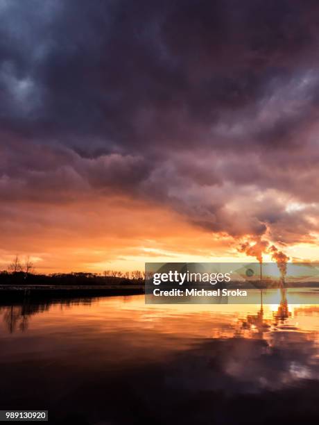 sunset at the power plant - sonnenuntergang am kra - sonnenuntergang fotografías e imágenes de stock