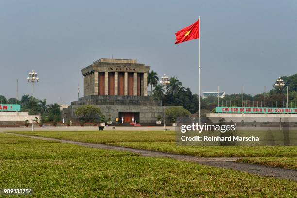 ho chi minh mausoleum, hanoi, vietnam - ho chi minh mausoleum stock-fotos und bilder