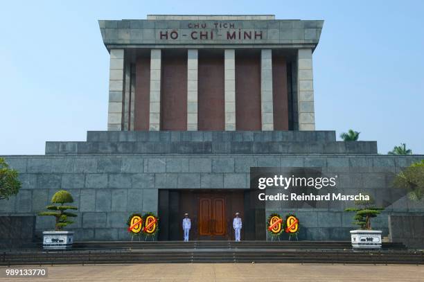 ho chi minh mausoleum, hanoi, vietnam - ho chi minh mausoleum stock-fotos und bilder