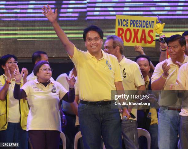 Manuel "Mar" Roxas, Philippine vice presidential candidate, addresses supporters during the final campaign rally before the May 10 presidential...