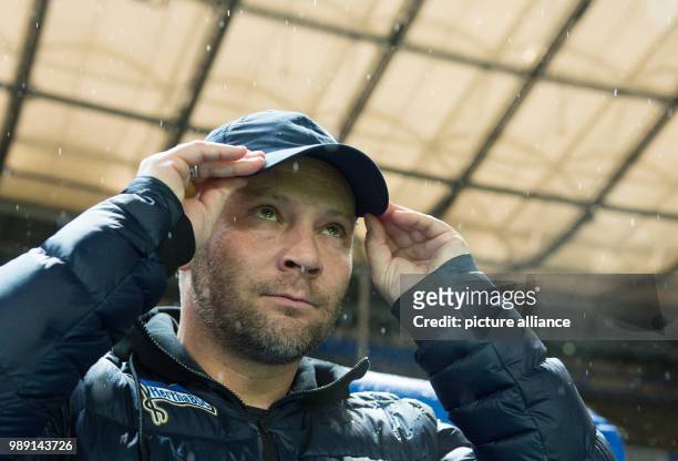 Bundesliga, Herths BSC vs. Hannover 96, 16th play day in the Olympia Stadium in Berlin, Germany, 13 December 2017. Berlin's trainer adjusts his cap...