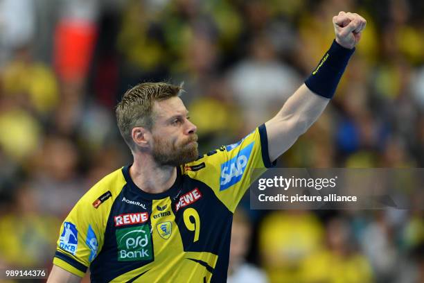 Bundesliga, Rhein-Neckar Lions vs. Foxes Berlin, 17th play date in the SAP Arena in Mannheim, Germany, 14 December 2017. Gudjon Valur Sigurdsson of...