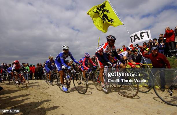 Paris - Roubaix 2004Illustration Illustratie, Supporters Fans Vlag Flag Drapeau, Tafi Andrea , De Clercq Hans , Hulsmans Kevin , Vainsteins Romans ,...