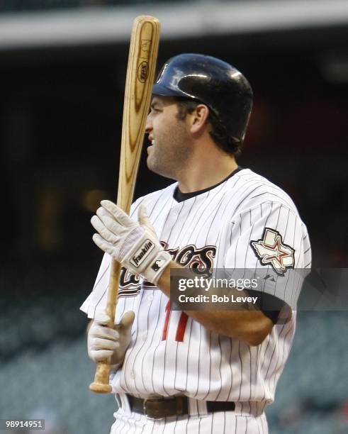 Lance Berkman of the Houston Astros bats against the Arizona Diamondbacks at Minute Maid Park on May 6, 2010 in Houston, Texas.