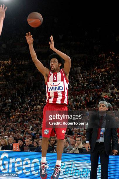 Josh Childress of Olympiacos in action during the Euroleague Basketball Semifinal 2 between Partizan Belgrade and Olympiacos Piraeus at Bercy Arena...