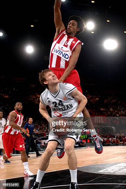 Jan Vesely of Partizan ans Josh Childress of Olympiacos in action during the Euroleague Basketball Semifinal 2 between Partizan Belgrade and...