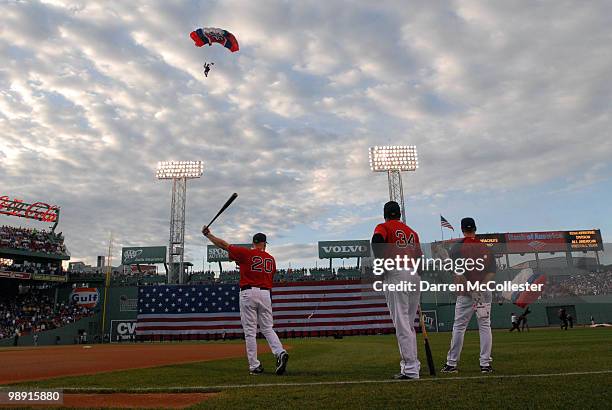Kevin Youkilis, David Ortiz and David Page, strength and conditioning coach of the Boston Red Sox watch members of the 82nd Airborne Division All...