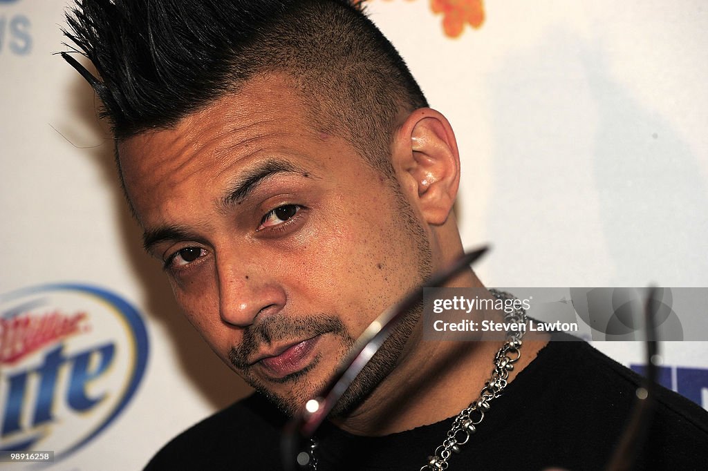 Sean Paul Hosts Season Kickoff Of "Ditch Fridays" At Palms Pool & Bungalows