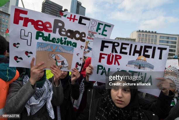 Palestinians protest against the recognition of Jerusalem as Irsael's capital by the USA and demand 'Freiheit fuer Palaestina' in Frankfurt am Main,...