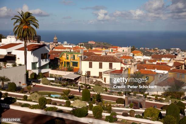 view of the historic centre and the jardines del marquesado de la quinta roja park, la orotava, tenerife, canary islands, spain - jardines stock-fotos und bilder