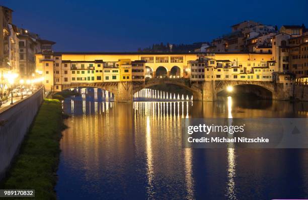 ponte vecchio, medieval bridge spanning the arno river, unesco world heritage site, florence, tuscany, italy - inspanning stock pictures, royalty-free photos & images