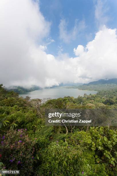 volcanic lake, lake batur, danau bratan, bali, indonesia - lake bratan area fotografías e imágenes de stock