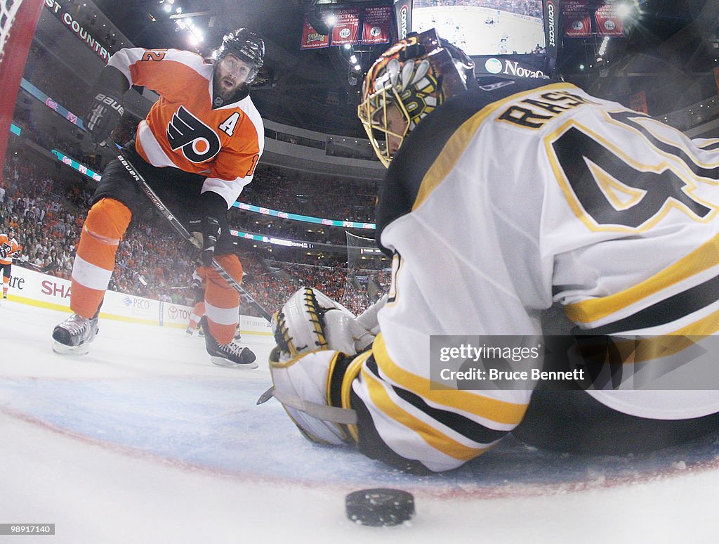Boston Bruins v Philadelphia Flyers - Game Four