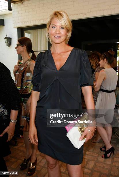 Actress Jenna Elfman attends P.S. Arts Presents The Bag Lunch on May 7, 2010 in Los Angeles, California.