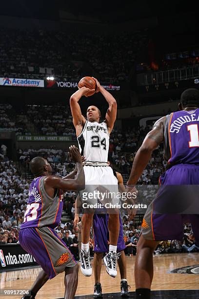 Richard Jefferson of the San Antonio Spurs shoots over Jason Richardson of the Phoenix Suns in Game Three of the Western Conference Semifinals during...