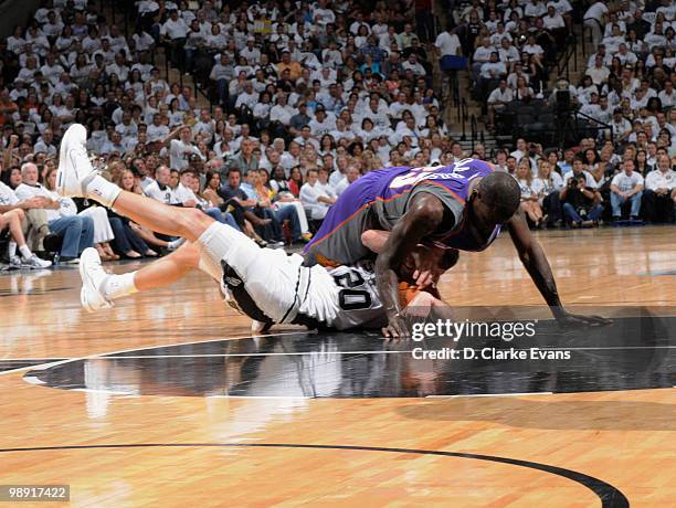 Manu Ginobili of the San Antonio Spurs fights for the ball against Jason Richardson of the Phoenix Suns in Game Three of the Western Conference...