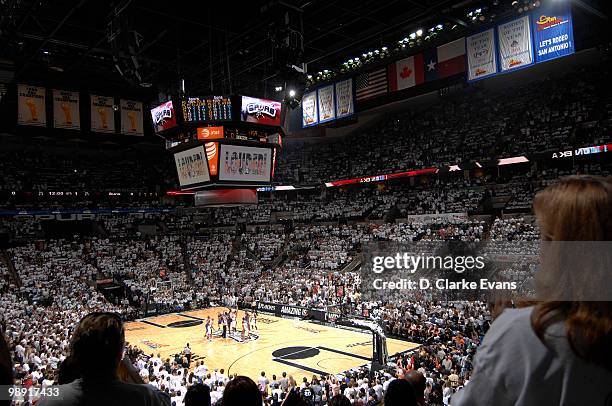 Tim Duncan of the San Antonio Spurs jumps for the tip off against the Phoenix Suns in Game Three of the Western Conference Semifinals during the 2010...