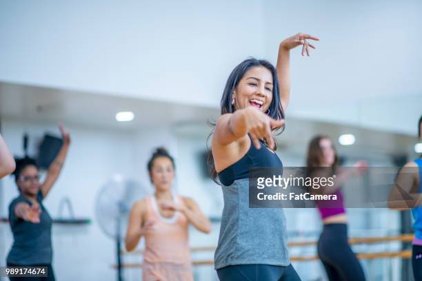 baile fitness - dance studio fotografías e imágenes de stock