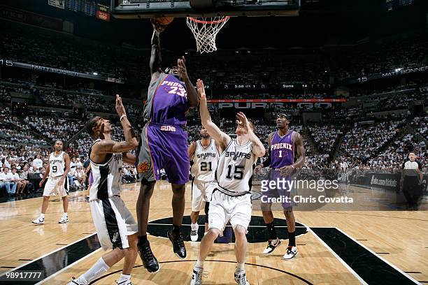 Jason Richardson of the Phoenix Suns shoots against George Hill and Matt Bonner of the San Antonio Spurs in Game Three of the Western Conference...