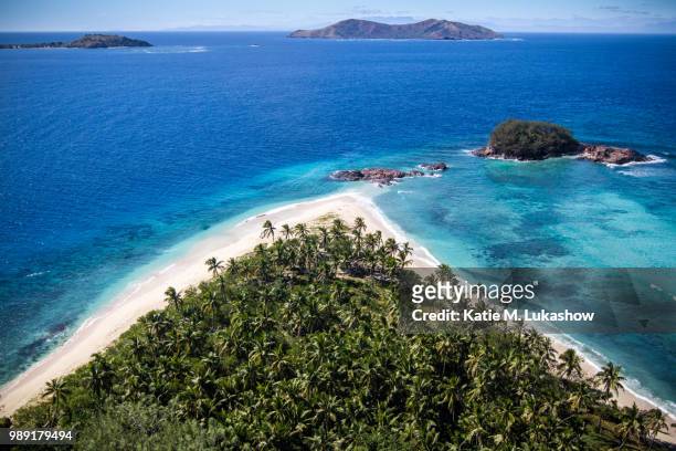 castaway island - castaway island fiji stock pictures, royalty-free photos & images