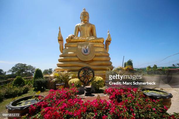 bronze buddha at the big buddha, phuket, thailand - marc schmerbeck stock-fotos und bilder