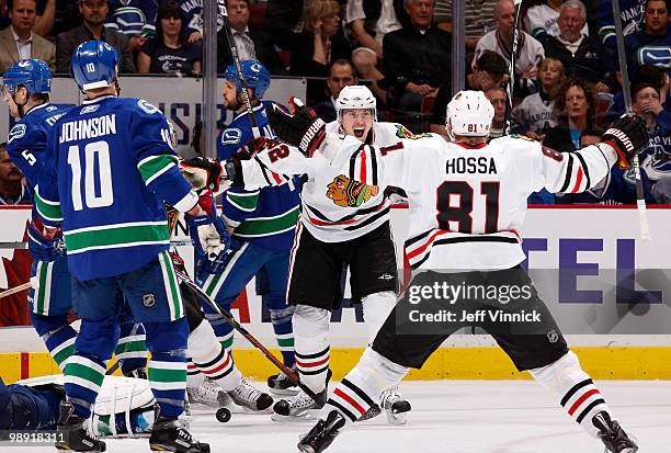 Tomas Kopecky of the Chicago Blackhawks celebrates his goal with teammate Marian Hossa in Game Four of the Western Conference Semifinals against the...